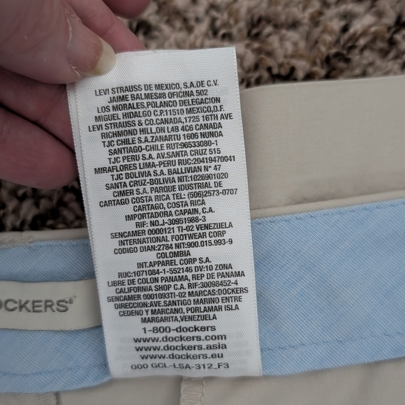 Dockers Capris - Picture 5 of 6